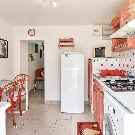 2 Bedroom Lovely In St Avaugourd Des Lande
