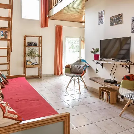 2 Bedroom Lovely In St Avaugourd Des Lande Holiday home