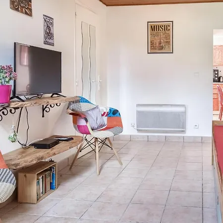 Holiday home 2 Bedroom Lovely In St Avaugourd Des Lande