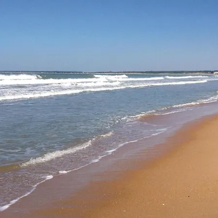 بيت للعطل Stunning In St Avaugourd Des Lande