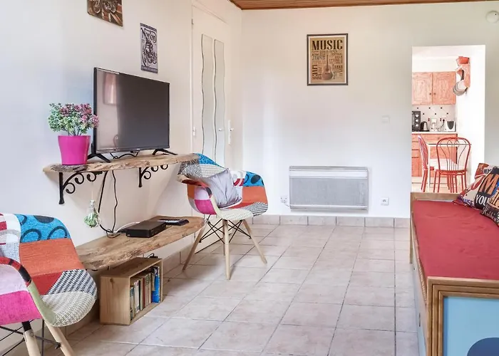 Ferienhaus Stunning In St Avaugourd Des Lande