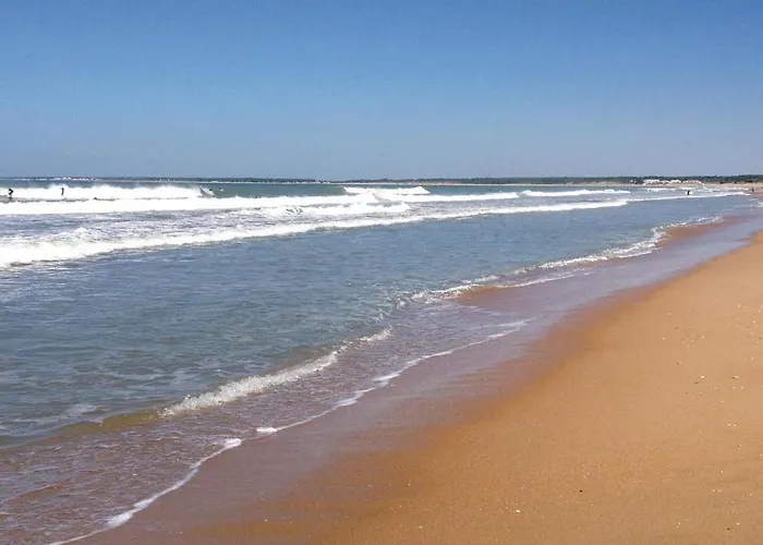 Ferienhaus Stunning In St Avaugourd Des Lande